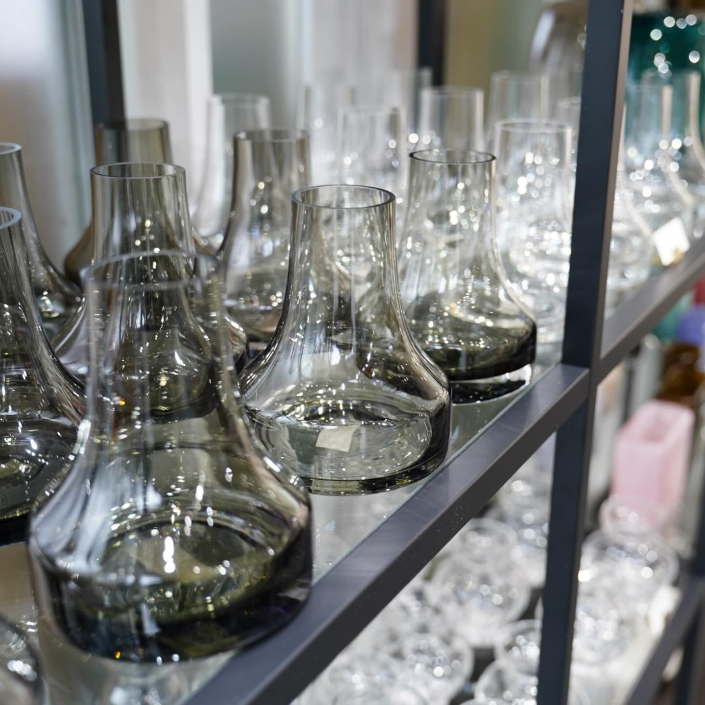 久しぶりに花瓶が大量入荷です