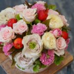 リンゴとバラのアレンジメント