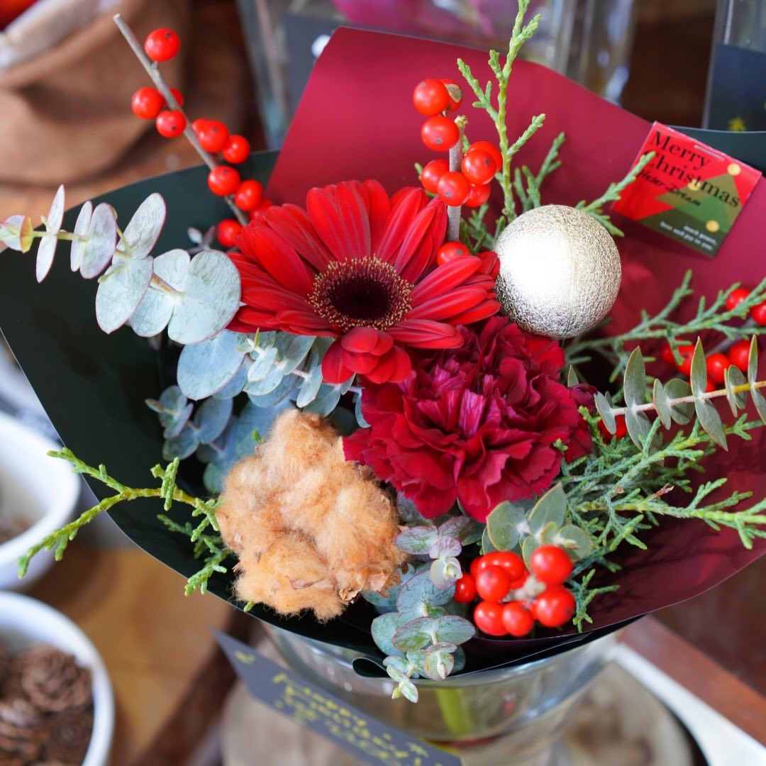 今年のクリスマスはクラシカルなRedと、イノセントなWhiteカラー️