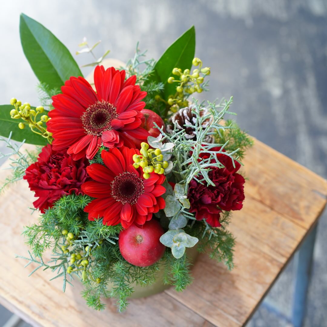 クリスマスイブの雰囲気でお花を楽しむのもあと少し。