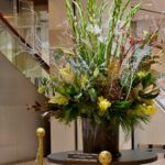 冬の柔らかさを感じるホテルロビー装飾____