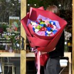 春の節目に贈る、華やかなブーケ