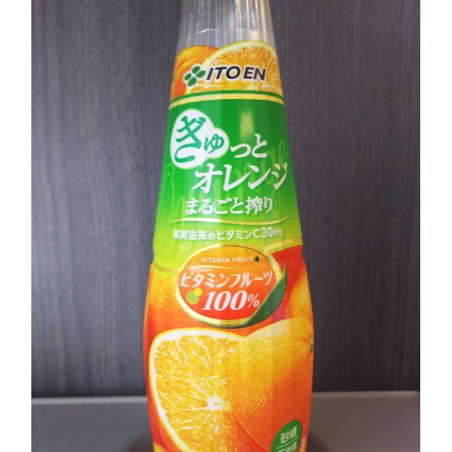 いつも都内に向かうグリーン車で売ってるオレンジジュースがスゴく美味しいのですが、普段売ってないのです…どこかに売ってるのでしょうか?#オレンジジュース  #伊藤園 #宇都宮線